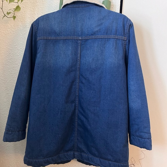 Size small Lee denim coat with Sherpa lining
Warm cute coat 
Good condition - Picture 2 of 2